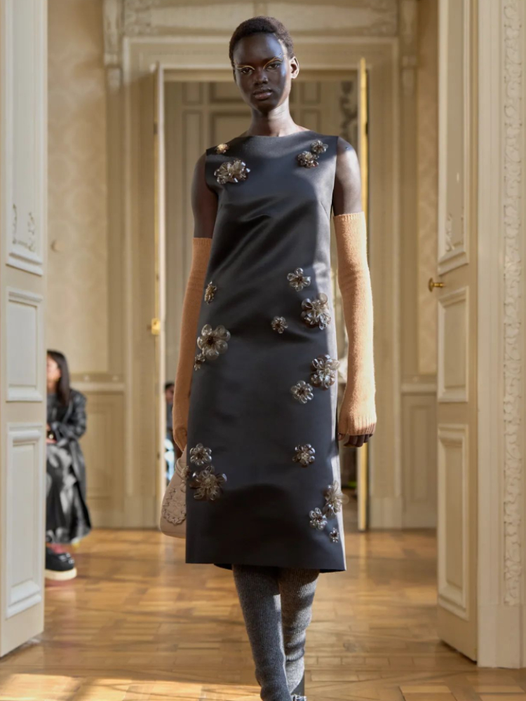 GANNI autumn/winter 2025 Look 06, embellished with Bequin, on the runway in Paris